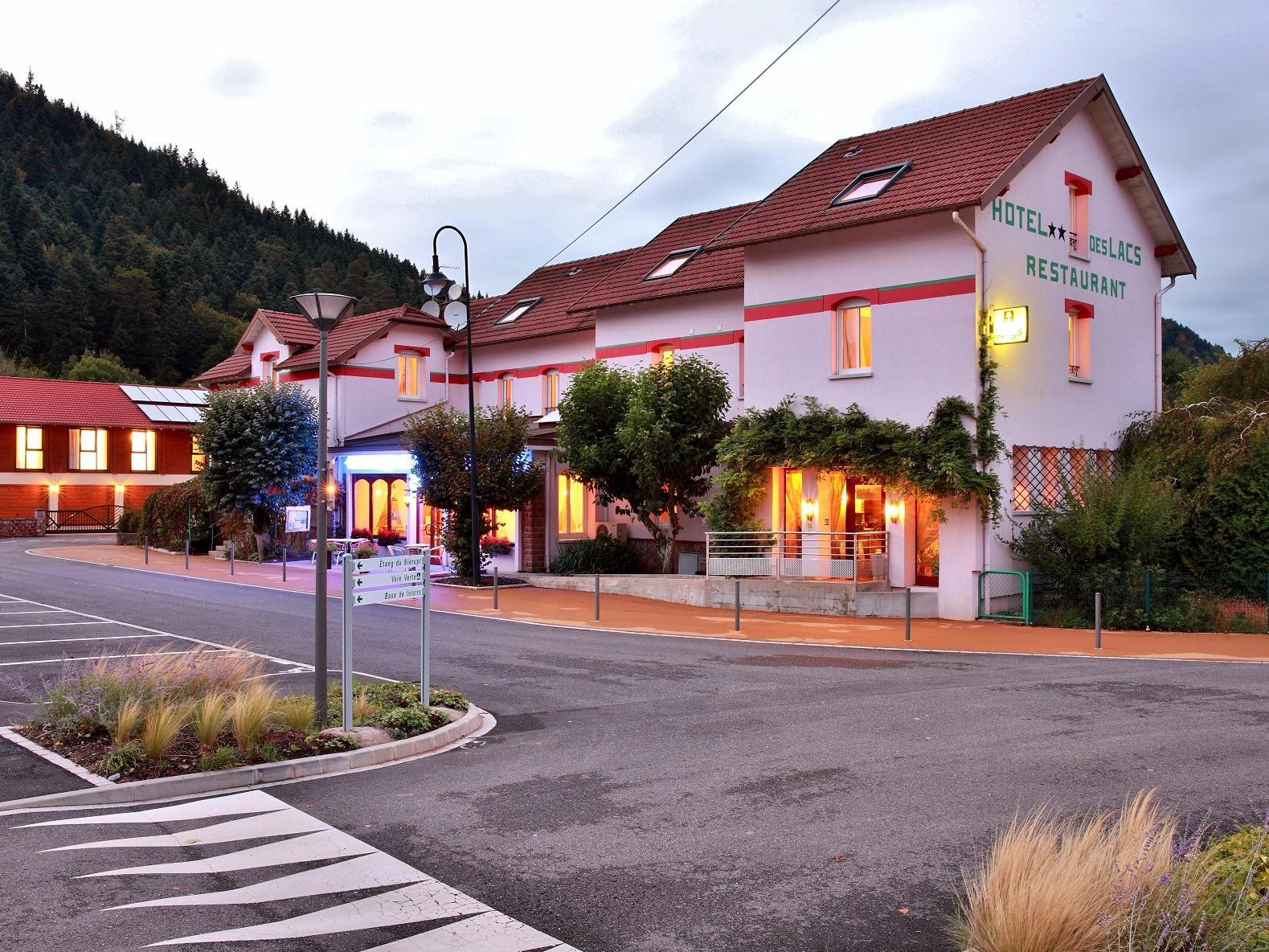 Logis Hotel & Restaurant Des Lacs Celles-sur-Plaine Ngoại thất bức ảnh