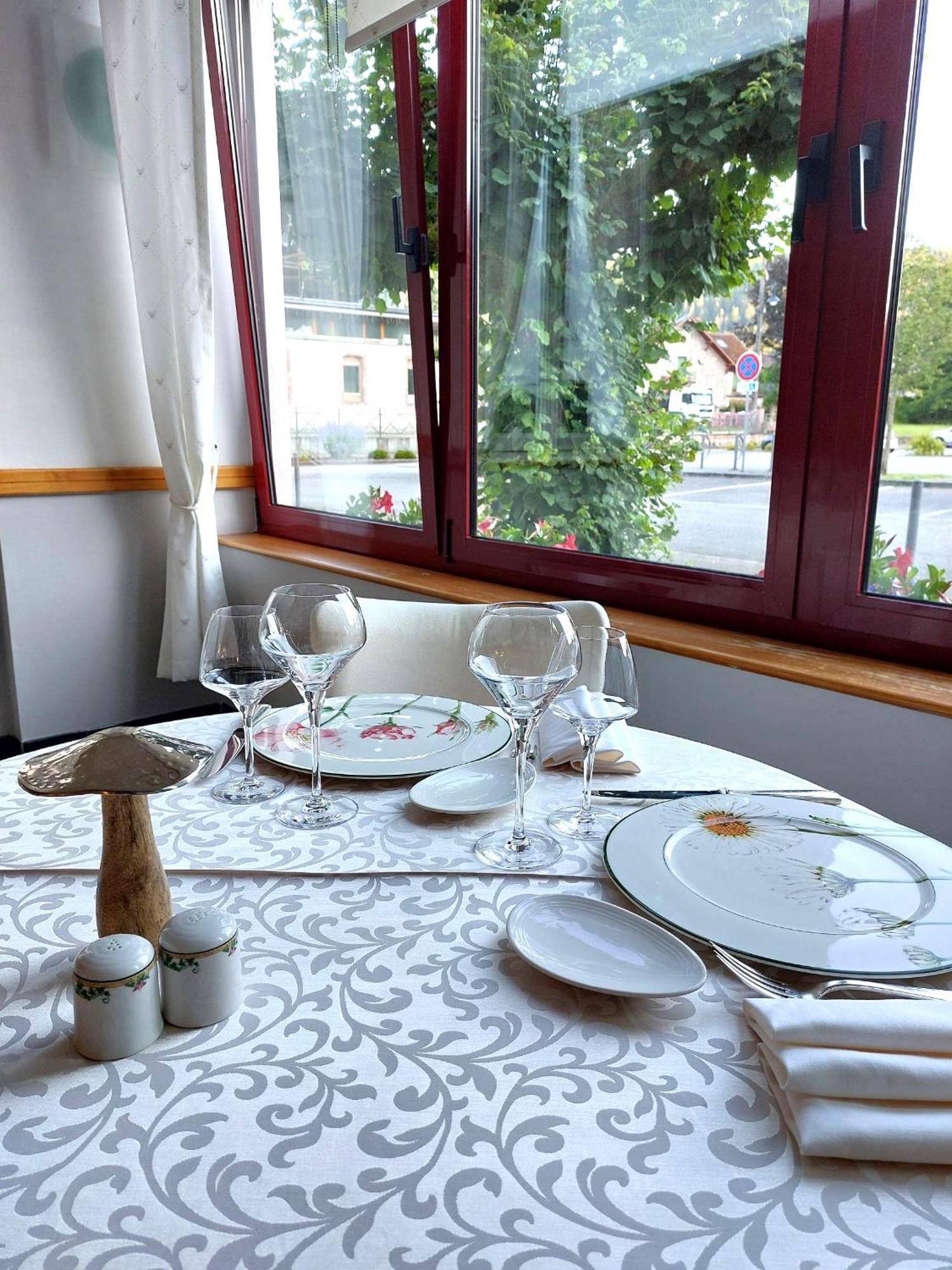Logis Hotel & Restaurant Des Lacs Celles-sur-Plaine Ngoại thất bức ảnh