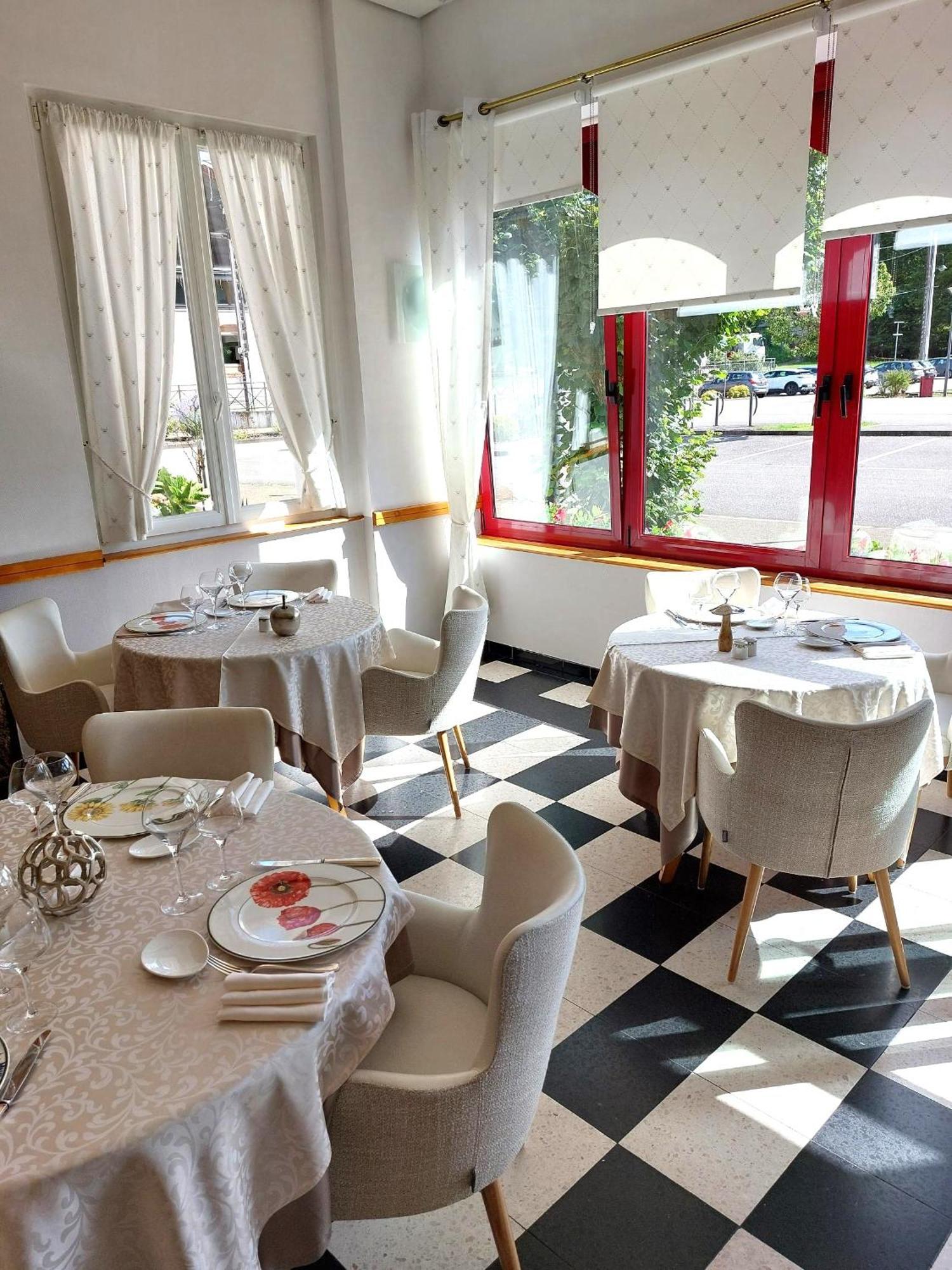 Logis Hotel & Restaurant Des Lacs Celles-sur-Plaine Ngoại thất bức ảnh