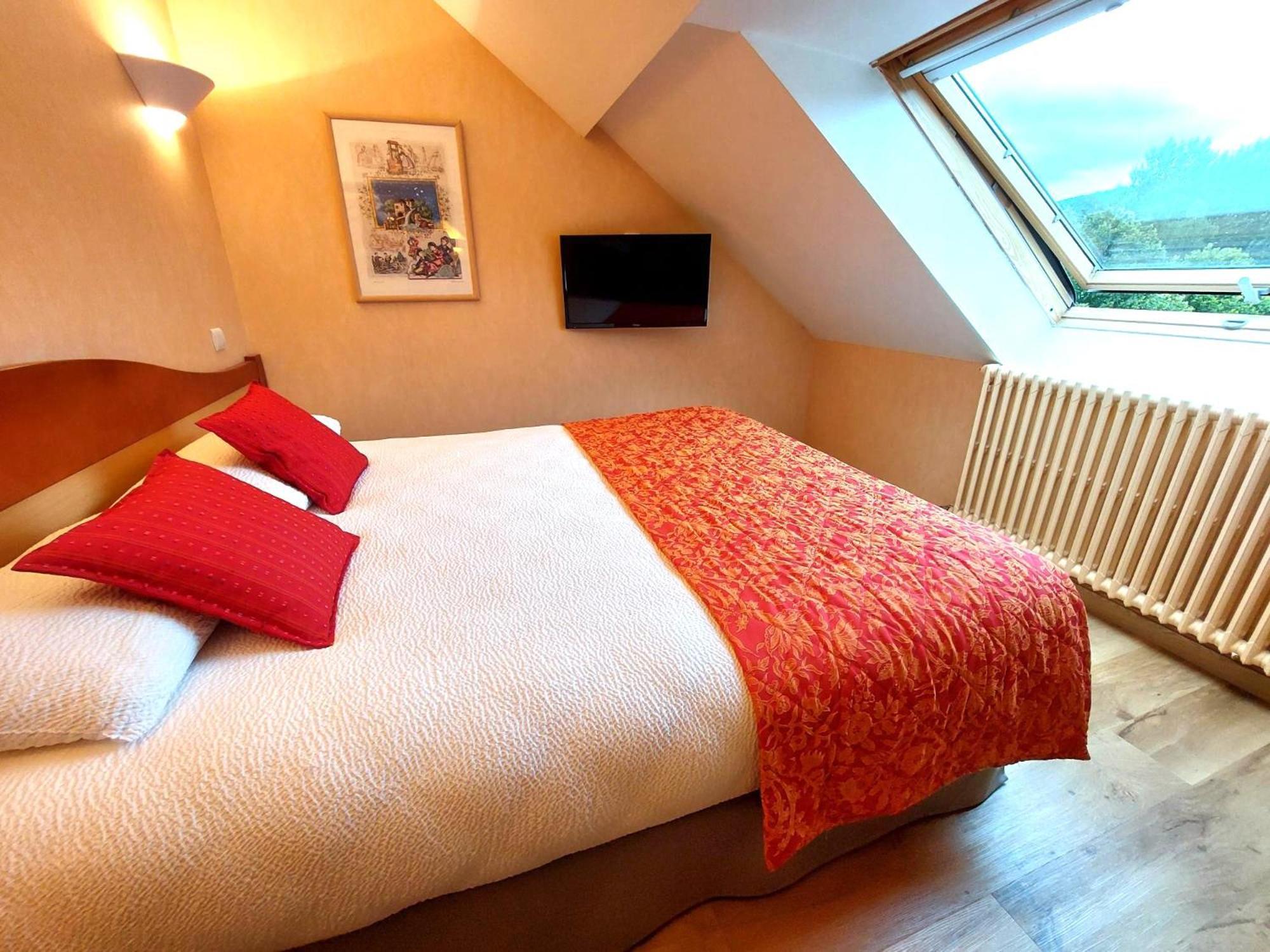 Logis Hotel & Restaurant Des Lacs Celles-sur-Plaine Ngoại thất bức ảnh