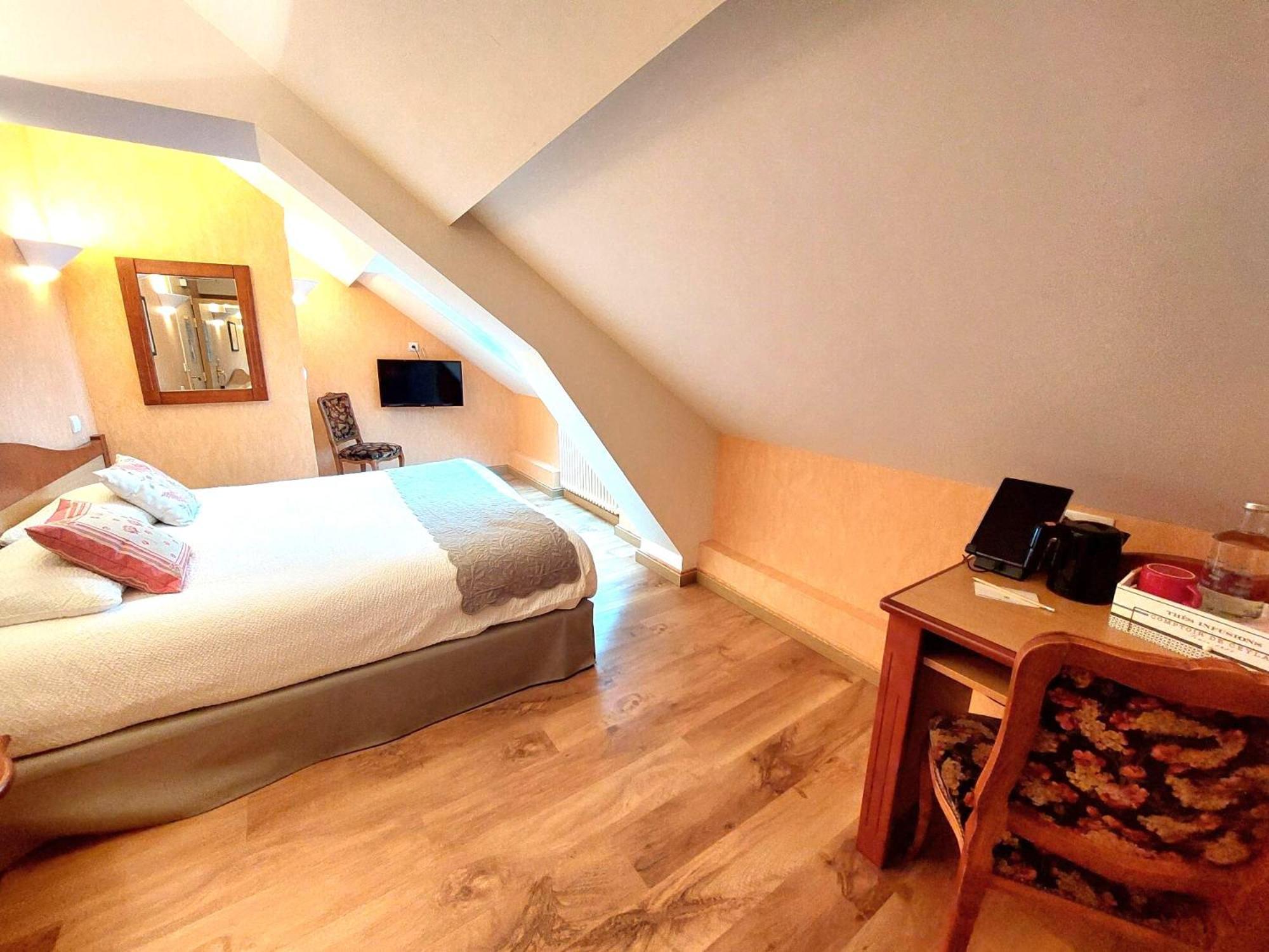 Logis Hotel & Restaurant Des Lacs Celles-sur-Plaine Ngoại thất bức ảnh